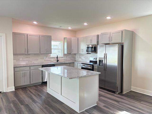 8980 E FORBES CIR, Bel Aire, KS 67226