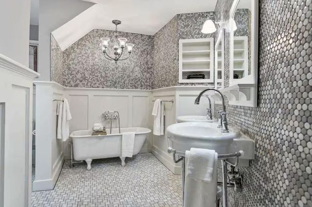 300 N Ferry Street, Douglas, MI 49406