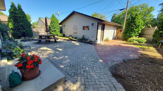 3328 S Honey Creek DRIVE, Milwaukee, WI 53219