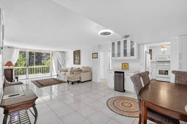3575 S Ocean Boulevard 205, South Palm Beach, FL 33480