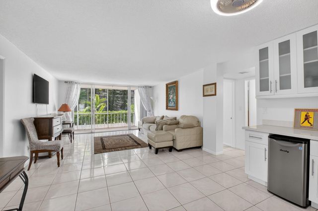 3575 S Ocean Boulevard 205, South Palm Beach, FL 33480