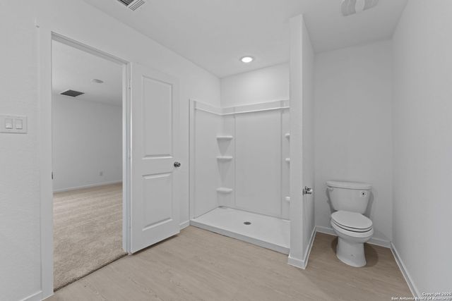 121 Oak Hurst Dr, Floresville, TX 78114