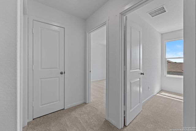 121 Oak Hurst Dr, Floresville, TX 78114