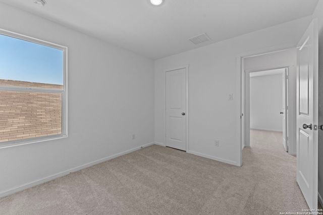 121 Oak Hurst Dr, Floresville, TX 78114