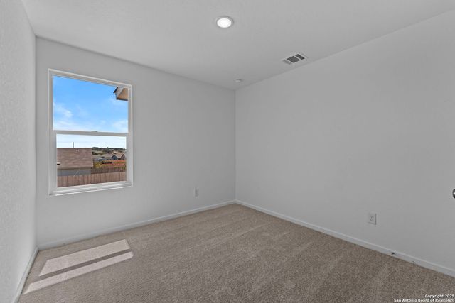 121 Oak Hurst Dr, Floresville, TX 78114