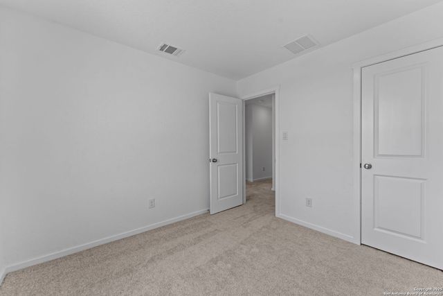 121 Oak Hurst Dr, Floresville, TX 78114