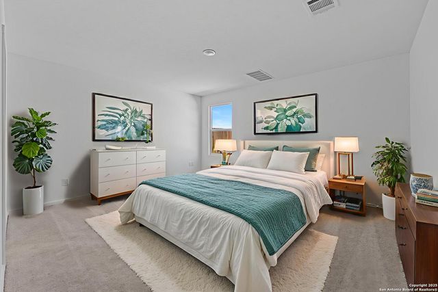 121 Oak Hurst Dr, Floresville, TX 78114