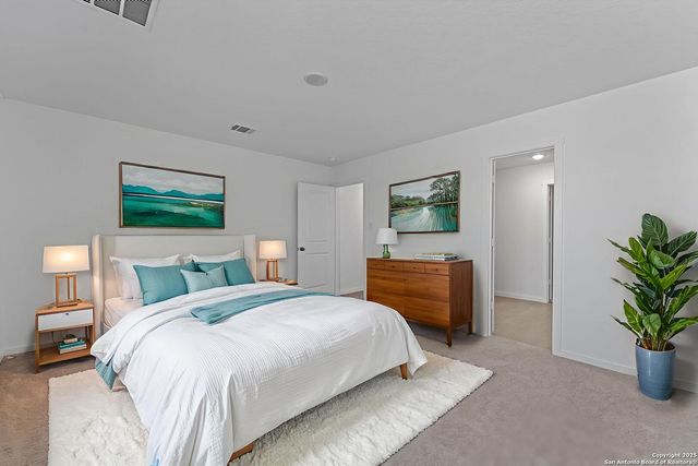 121 Oak Hurst Dr, Floresville, TX 78114