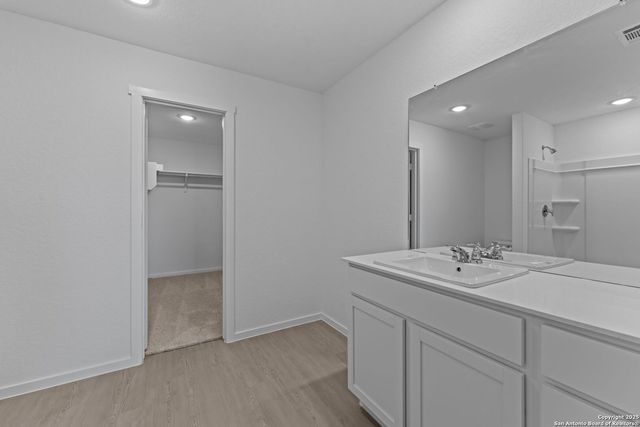 121 Oak Hurst Dr, Floresville, TX 78114