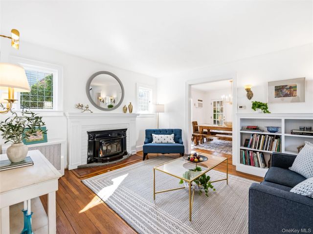 138 Hillcrest Avenue, Manhasset, NY 11030