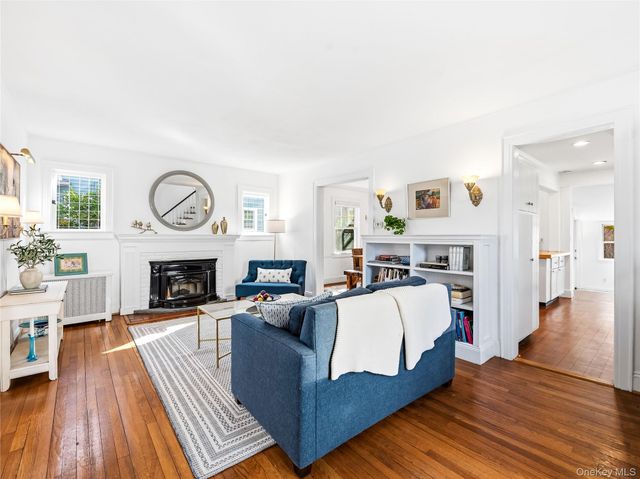 138 Hillcrest Avenue, Manhasset, NY 11030