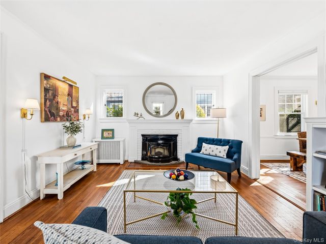 138 Hillcrest Avenue, Manhasset, NY 11030