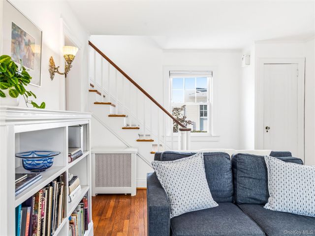 138 Hillcrest Avenue, Manhasset, NY 11030