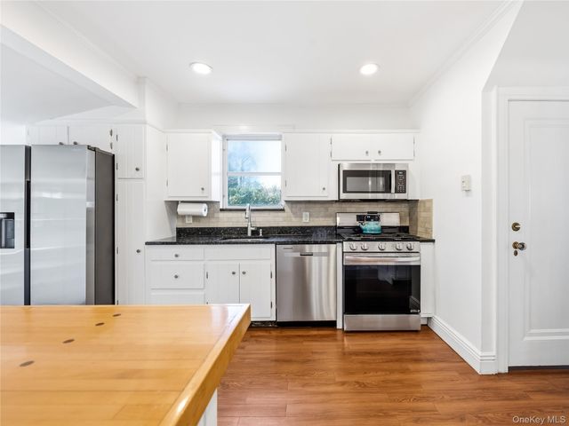 138 Hillcrest Avenue, Manhasset, NY 11030