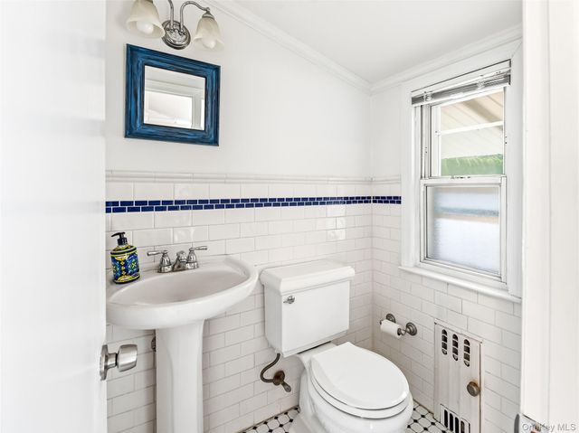 138 Hillcrest Avenue, Manhasset, NY 11030