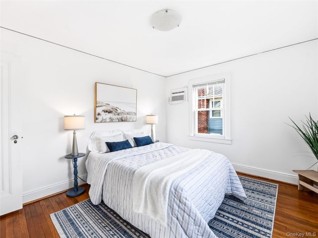 138 Hillcrest Avenue, Manhasset, NY 11030