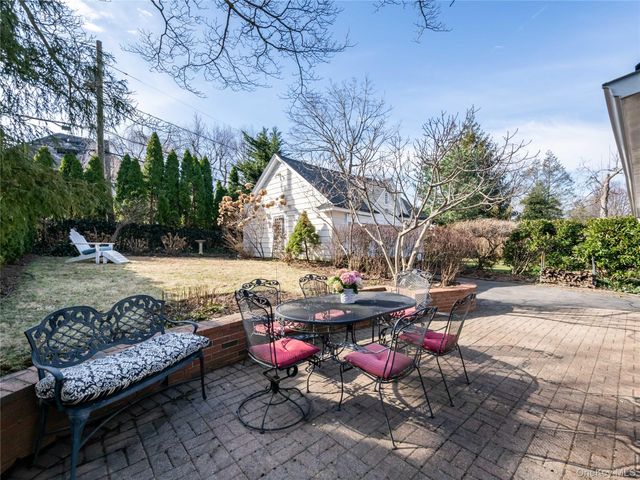 138 Hillcrest Avenue, Manhasset, NY 11030