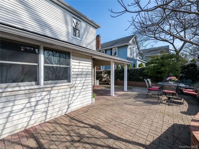 138 Hillcrest Avenue, Manhasset, NY 11030