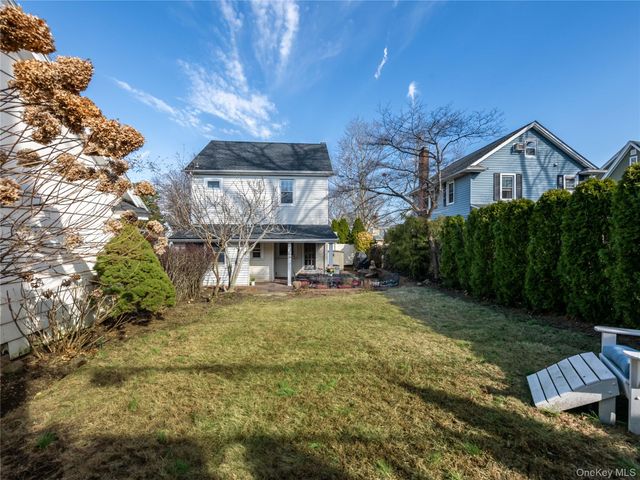138 Hillcrest Avenue, Manhasset, NY 11030