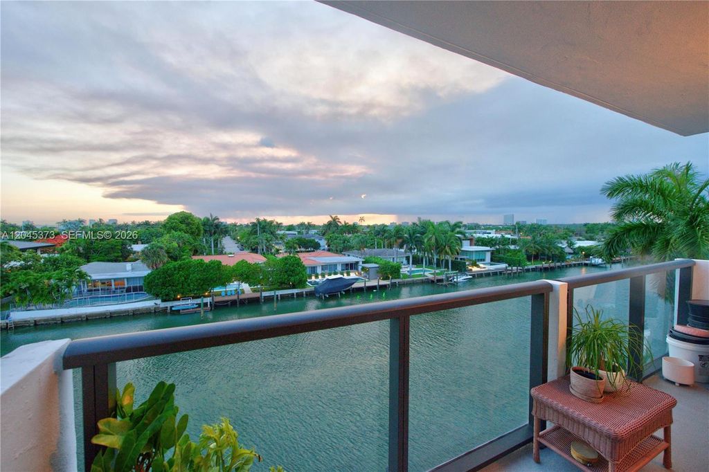 9800 W Bay Harbor Drive 503, Bay Harbor Islands, FL 33154