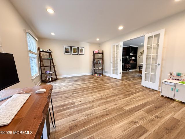 58 Foxwood Run, Middletown, NJ 07748