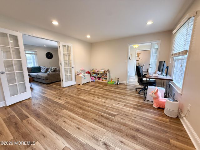 58 Foxwood Run, Middletown, NJ 07748