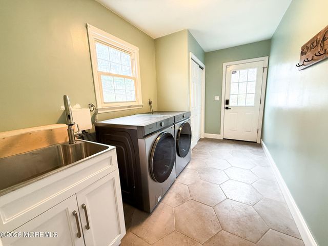 58 Foxwood Run, Middletown, NJ 07748