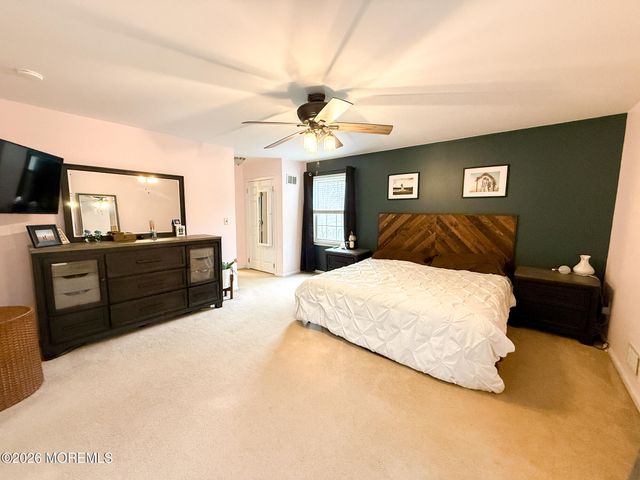 58 Foxwood Run, Middletown, NJ 07748