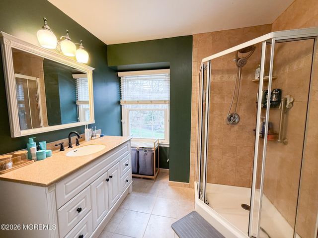 58 Foxwood Run, Middletown, NJ 07748