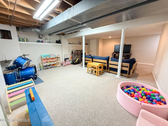 58 Foxwood Run, Middletown, NJ 07748