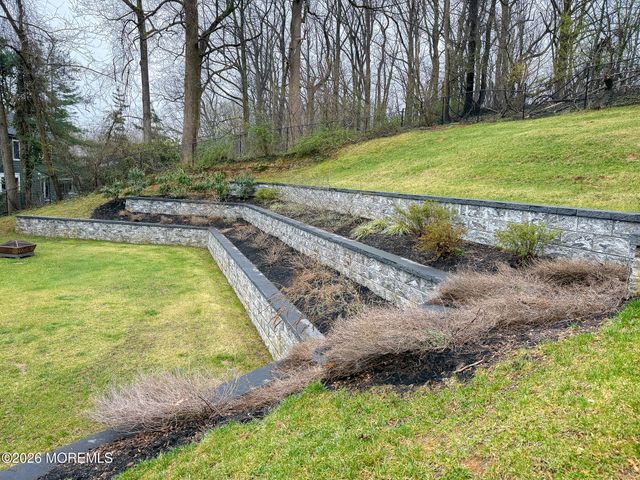 58 Foxwood Run, Middletown, NJ 07748