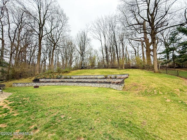 58 Foxwood Run, Middletown, NJ 07748