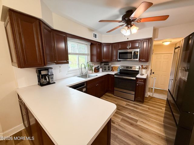 58 Foxwood Run, Middletown, NJ 07748