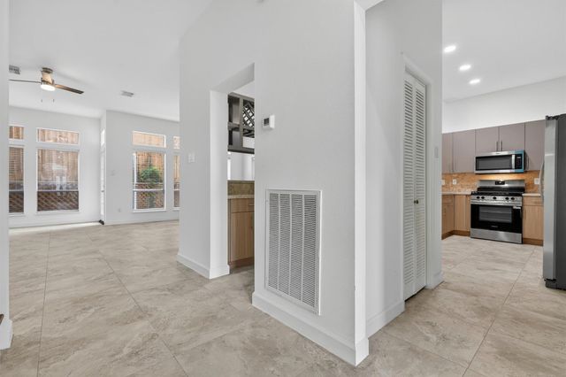 4720 Post Oak Timber Drive 23, Houston, TX 77056