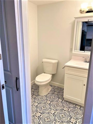 1321 Worcester Rd Unit 607, Framingham, MA 01701