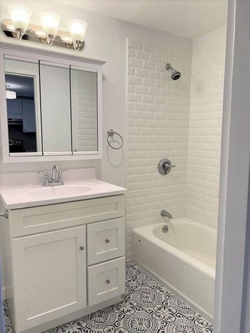 1321 Worcester Rd Unit 607, Framingham, MA 01701