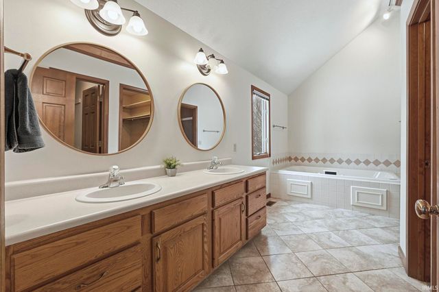 10121 Mesa Glen Court, Fort Wayne, IN 46804