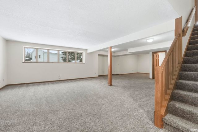 10121 Mesa Glen Court, Fort Wayne, IN 46804