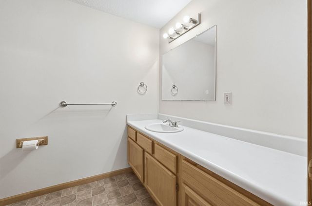 10121 Mesa Glen Court, Fort Wayne, IN 46804