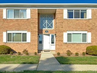 801 W LONG LAKE Road A-4, Bloomfield Twp, MI 48302