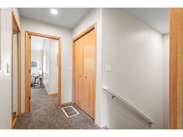 14422 Se OREGON TRAIL Dr, Clackamas, OR 97015