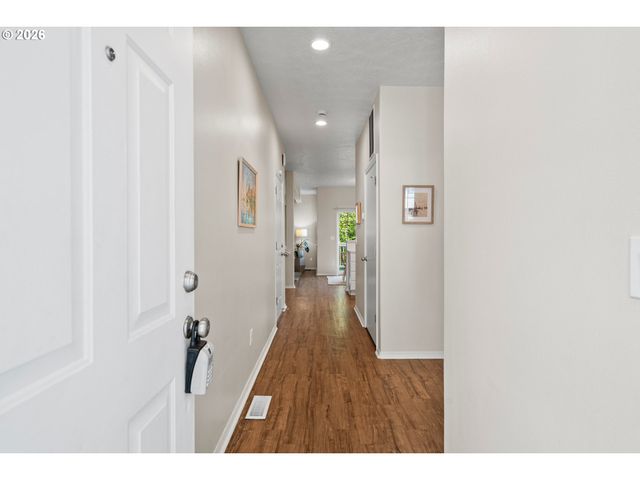 14422 Se OREGON TRAIL Dr, Clackamas, OR 97015