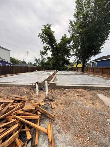 2412 Terry Street B, Houston, TX 77009