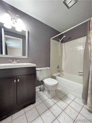 1251 Charlesgate Circle, Amherst, NY 14051