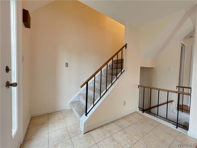 1251 Charlesgate Circle, Amherst, NY 14051