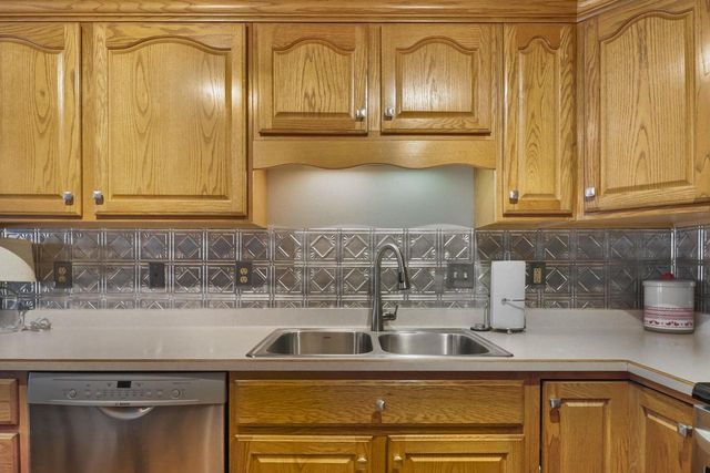 1084 Stonewood Crossing, Sun Prairie, WI 53590