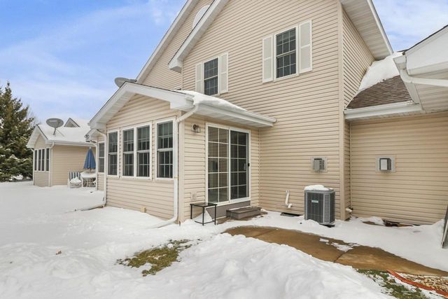 1084 Stonewood Crossing, Sun Prairie, WI 53590