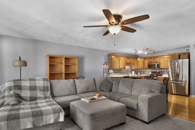 1084 Stonewood Crossing, Sun Prairie, WI 53590