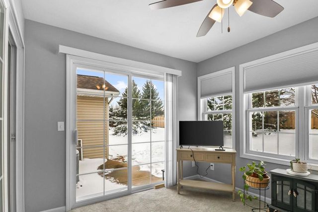 1084 Stonewood Crossing, Sun Prairie, WI 53590