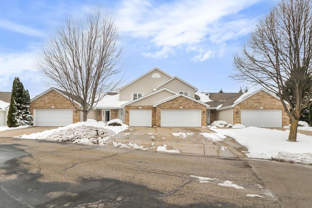 1084 Stonewood Crossing, Sun Prairie, WI 53590